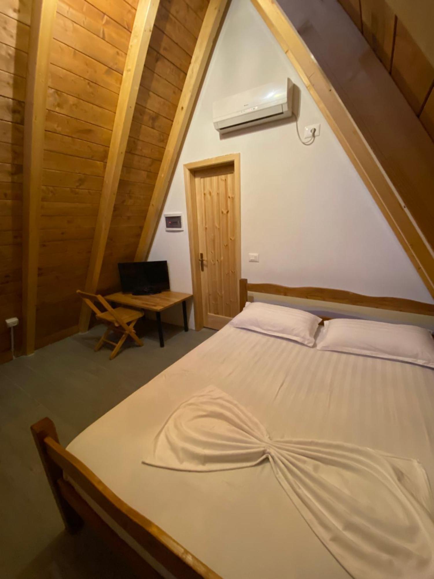Windmill Shkodra Gesthouse Camping & Grill ภายนอก รูปภาพ