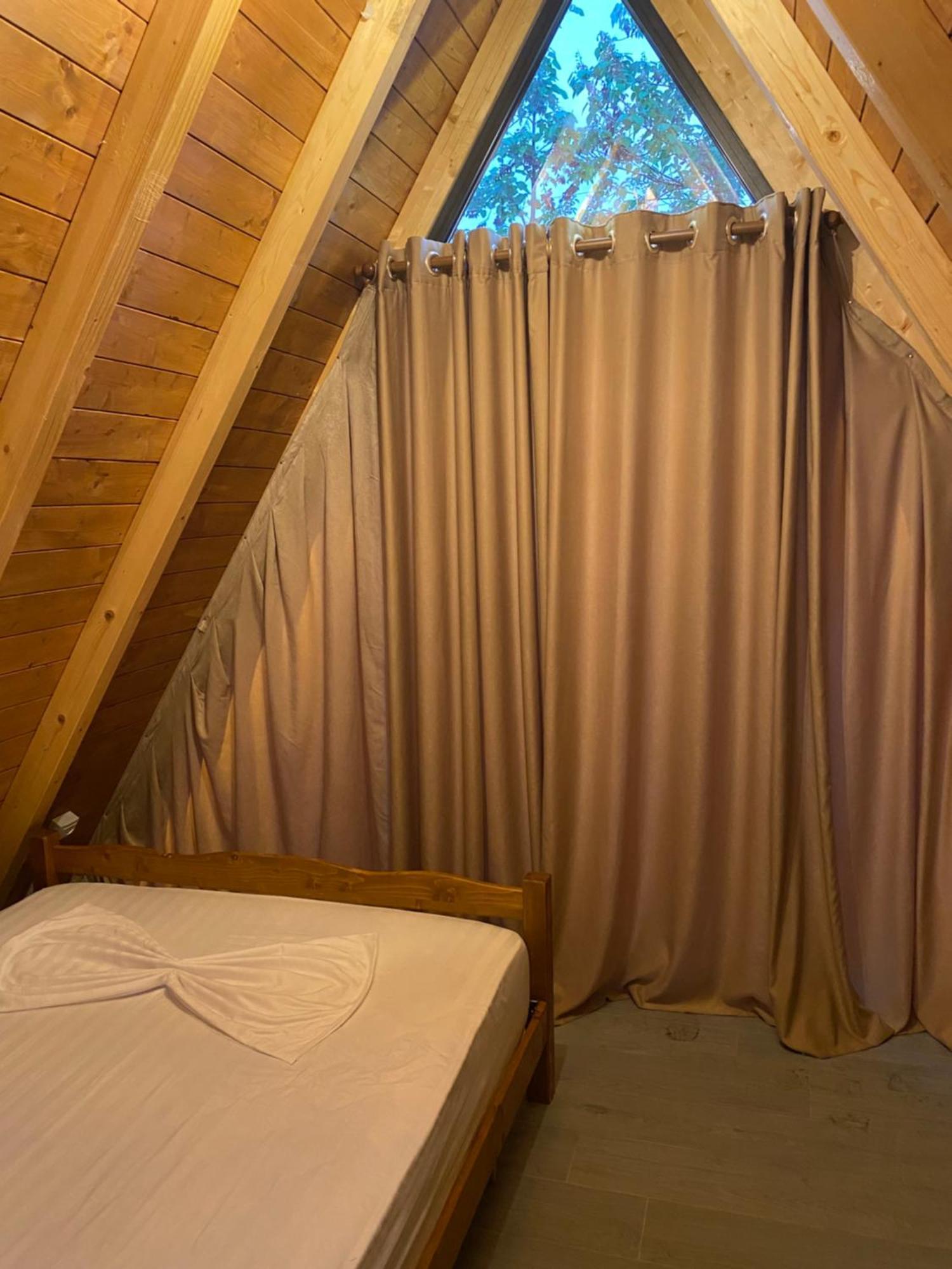 Windmill Shkodra Gesthouse Camping & Grill ภายนอก รูปภาพ