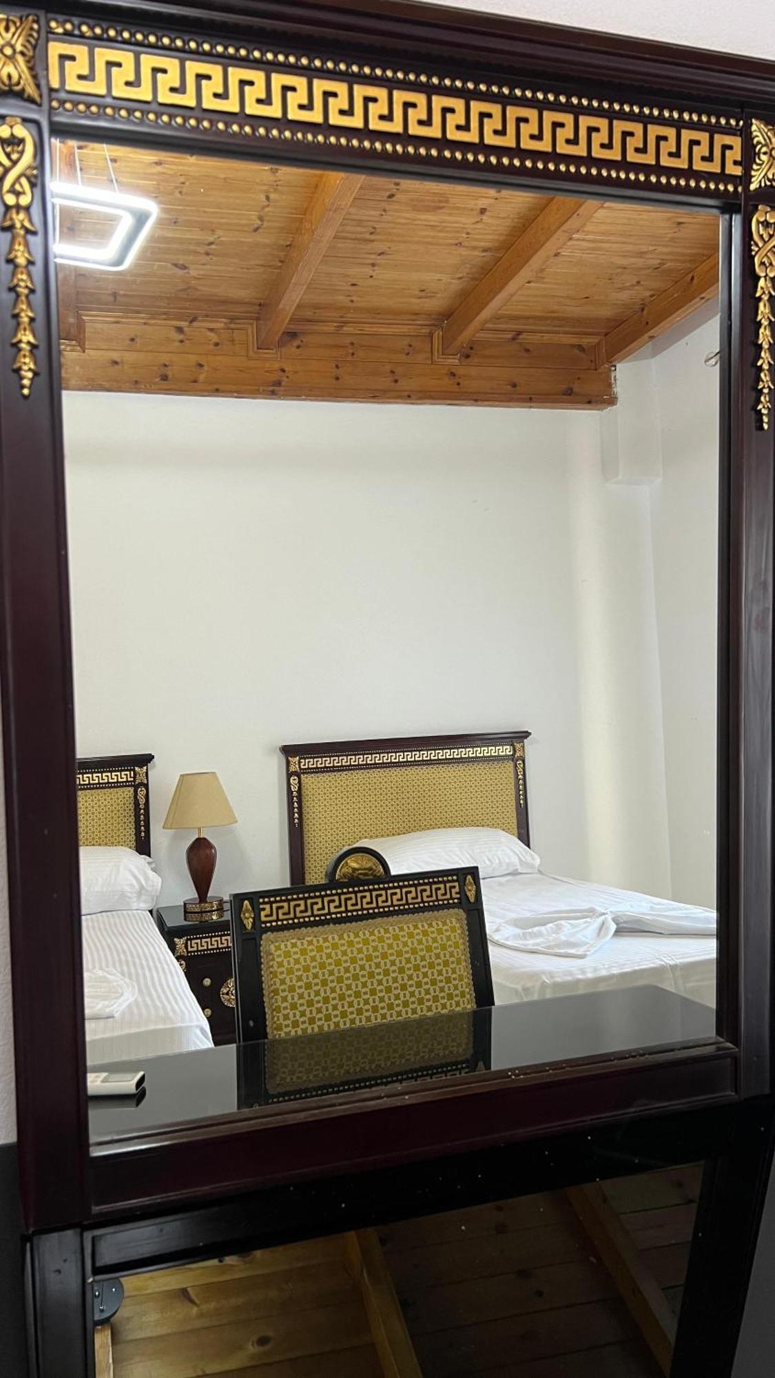 Windmill Shkodra Gesthouse Camping & Grill ภายนอก รูปภาพ