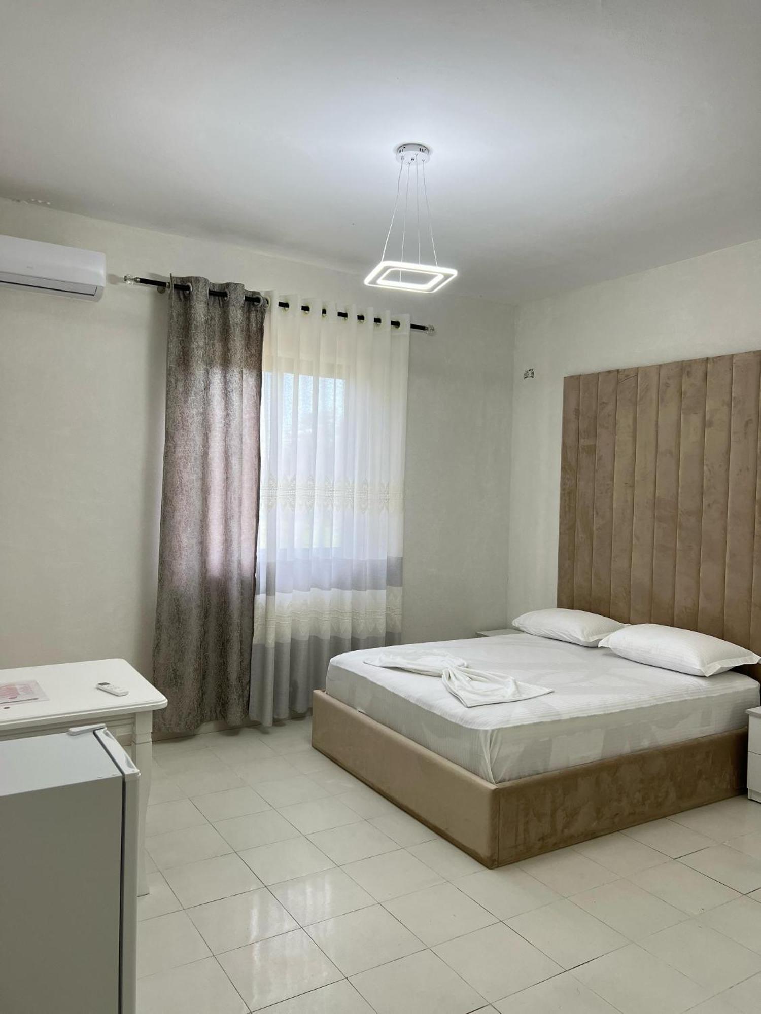 Windmill Shkodra Gesthouse Camping & Grill ภายนอก รูปภาพ